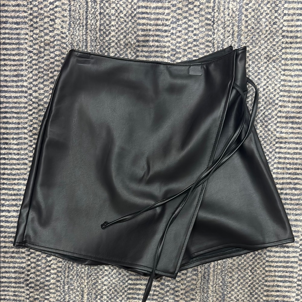Abercrombie & Fitch Black Asymmetrical Wrap Mini Skirt